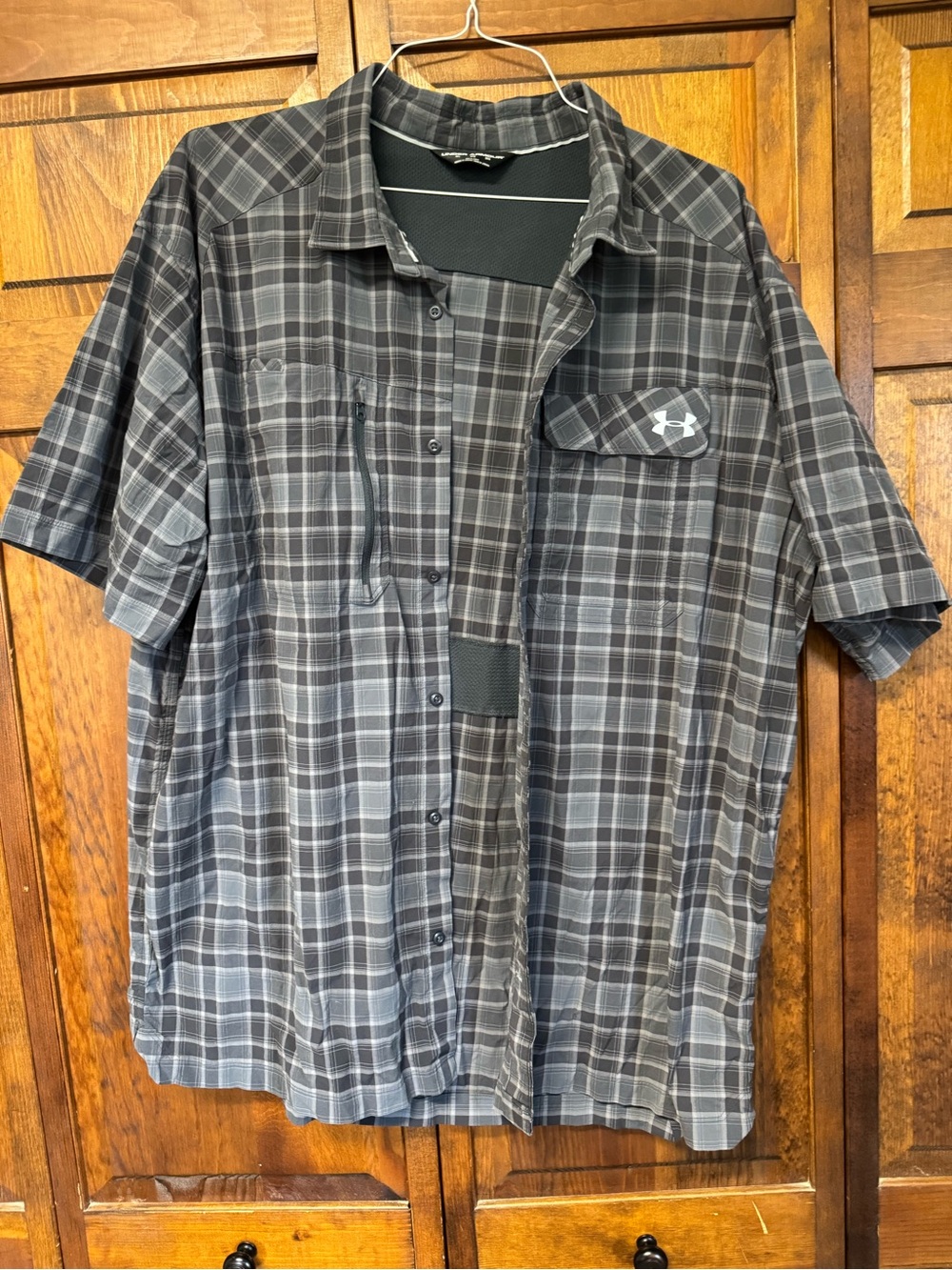 Under Armour Men’s Black & Gray Plaid Short-Sleeve Button-Up Shirt